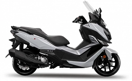 Максискутер Sym Cruisym (Сим Крусим) a 300 белый Максискутер Sym Cruisym (Сим Крусим) a 300 белый